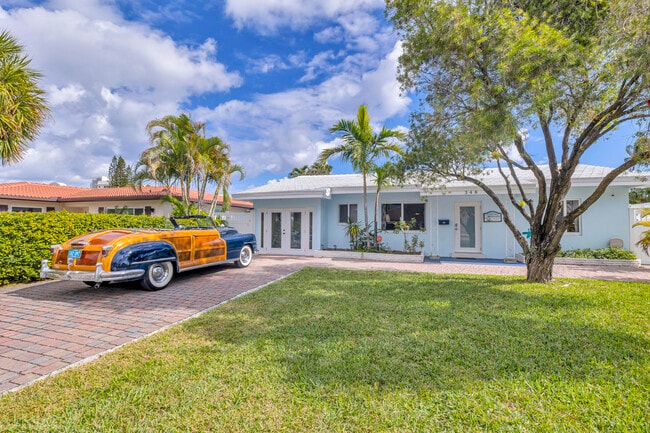 Photo - 348 SE 18th Ave