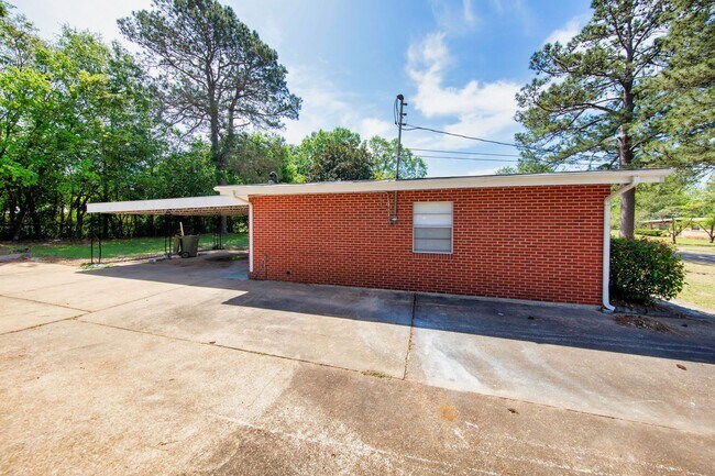 Photo - ** 3 bed 2 bath located in Dalraida **Call...