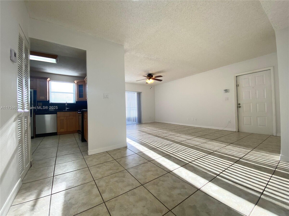 Photo - 11232 SW 12th St Unidad 202 Rental