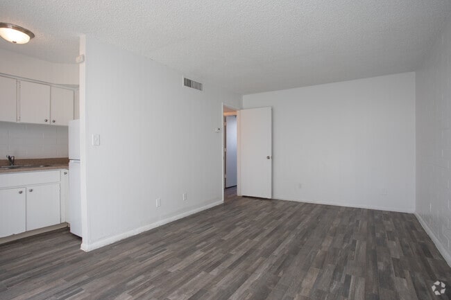 1BR, 1BA - 443 SF