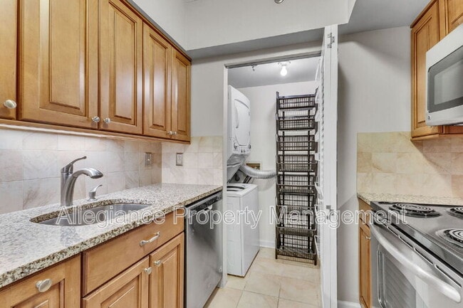 Photo - 1001 N Randolph St