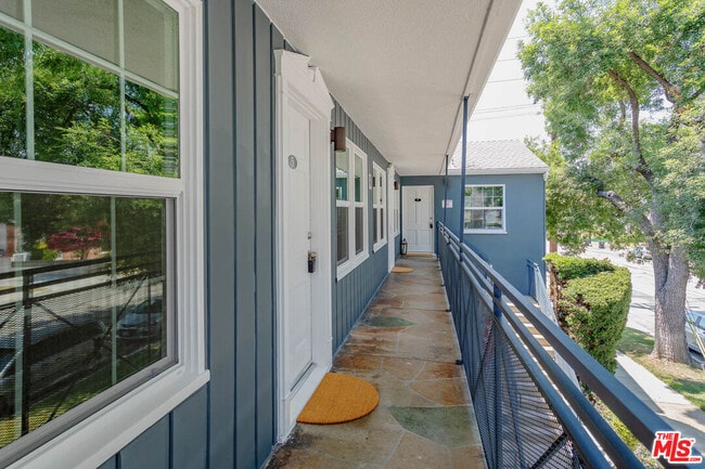 Photo - 938 W Glenoaks Blvd Unit A