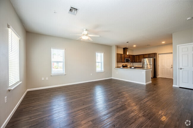 2BR, 2BA - 1,002SF - Living and Dining Room