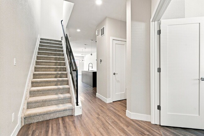 $3,540.95 - 4 bed, 3.5 bath Updated Townhome in Englewood!