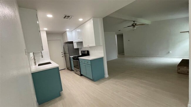 Building Photo - 12600 Rampart St