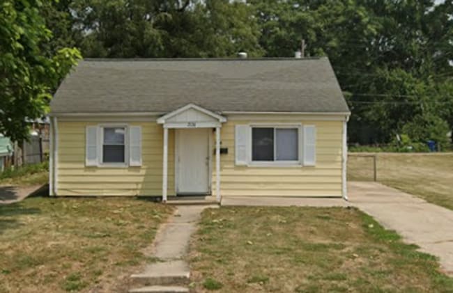 Building Photo - 2136 S 9th St