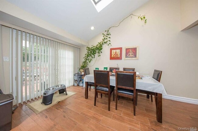 Photo - 413 Clearmeadow Dr