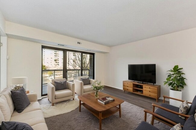 Building Photo - 8360 Greensboro Dr