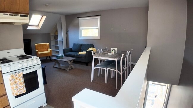 Building Photo - 50 Forest St