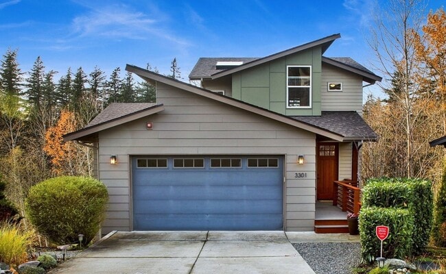 Building Photo - Beautiful Custom 4-bedroom 2.5 bath home. Barkley Neighborhood!