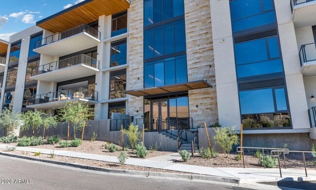 4849 N Camelback Rdg Dr Unidad B203