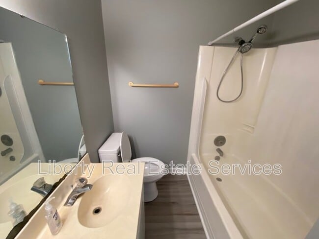 Photo - 300 Robinson Loop