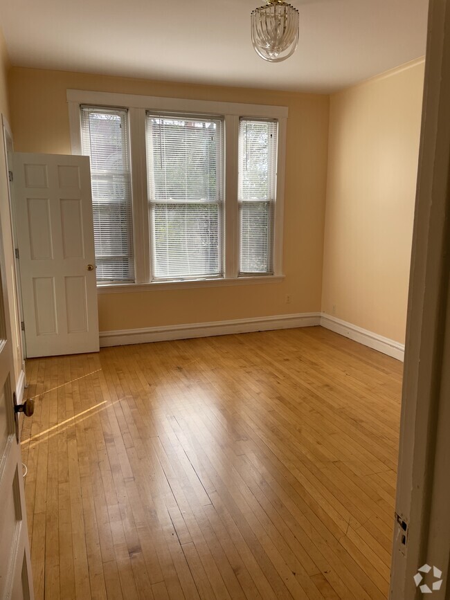Building Photo - 3220 N Sacramento Ave Unit 3 Rental
