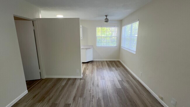 Living Room / Dining Room - 217 SW 11th Ct Unit #2