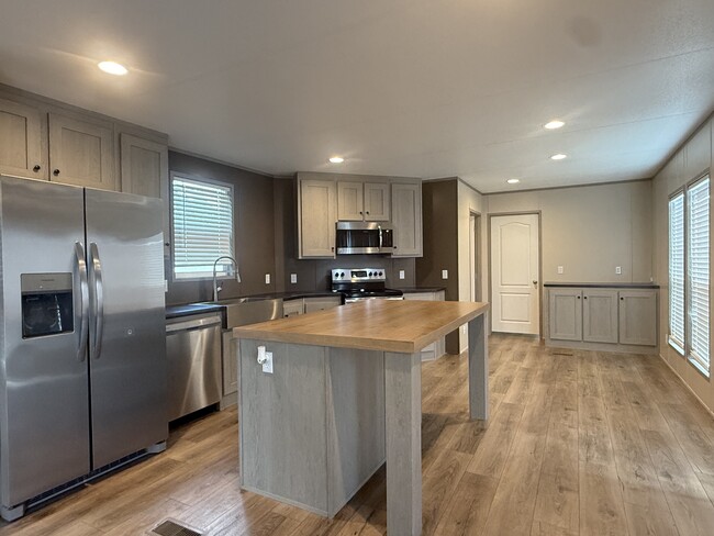 Photo - 210 Betty St