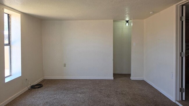 Photo - 617 Drury Ln