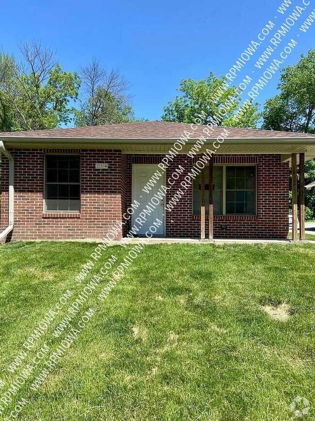 Building Photo - 254 Campus Ave Rental