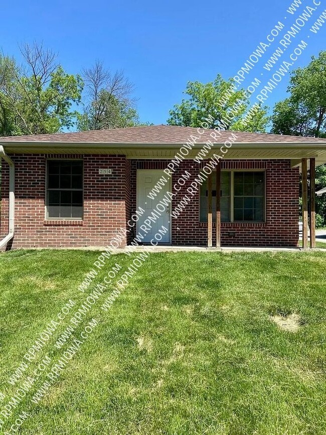 Photo - 254 Campus Ave House