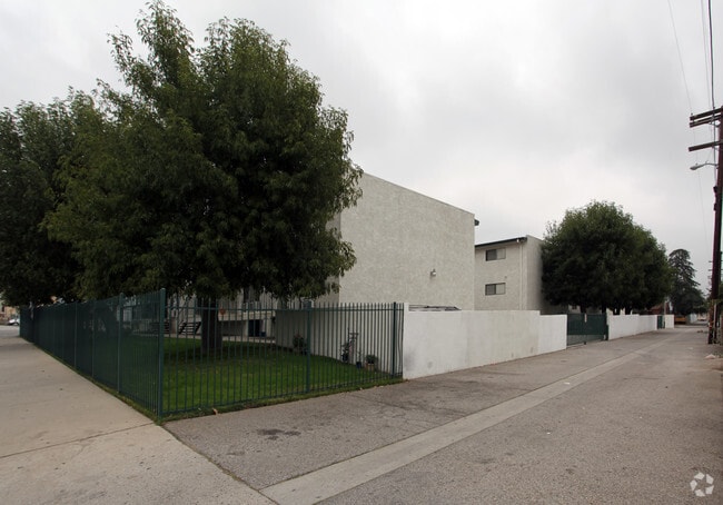 San Fernando Apts