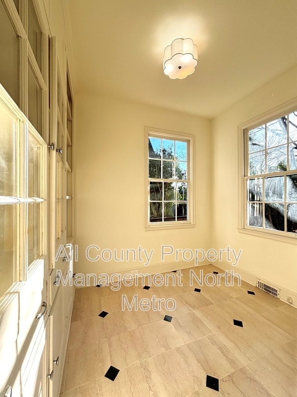 Photo - 2416 Dellwood Dr NW