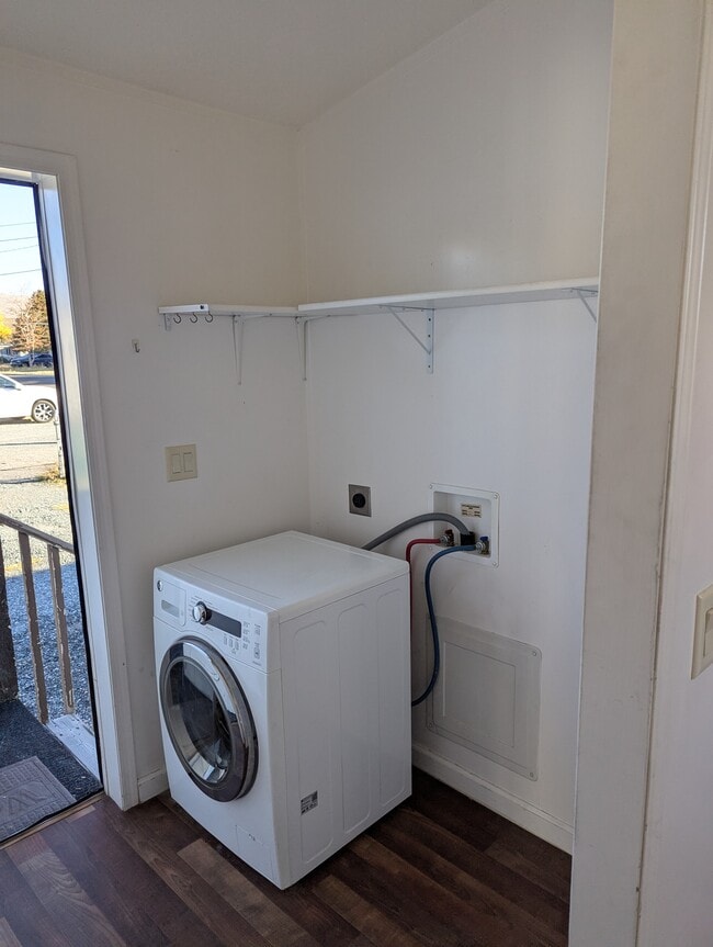 Photo - 2390 Poole Way