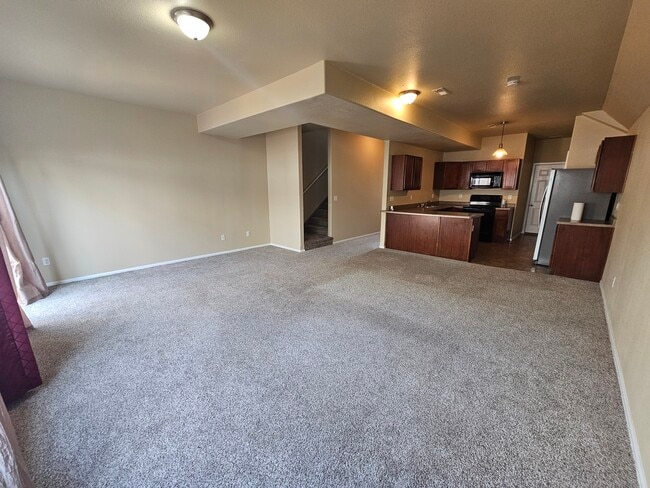 Photo - 5352 Canadian Rose View