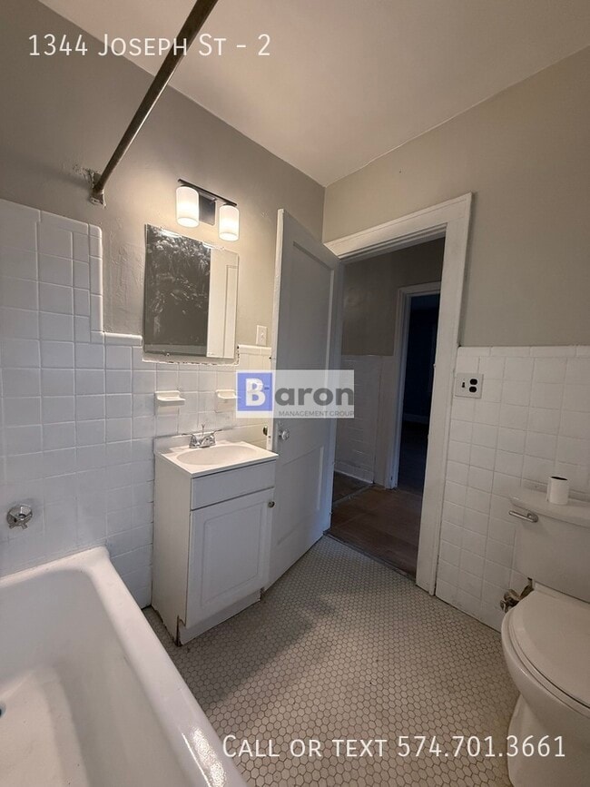 Photo - 1344 Joseph St Unidad 2