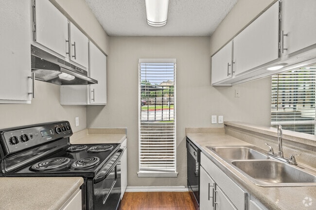 Interior Photo - MIA Forest Oaks Rental