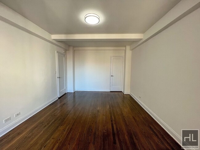 Photo - FIFTH AVENUE Unit 4A