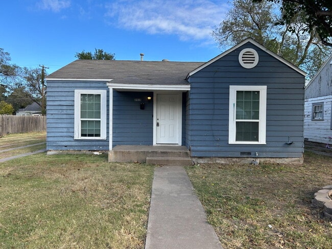 Building Photo - 2410 26th St