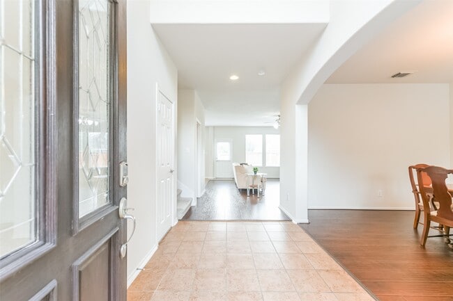 Photo - 5418 Lilac Grove Ln