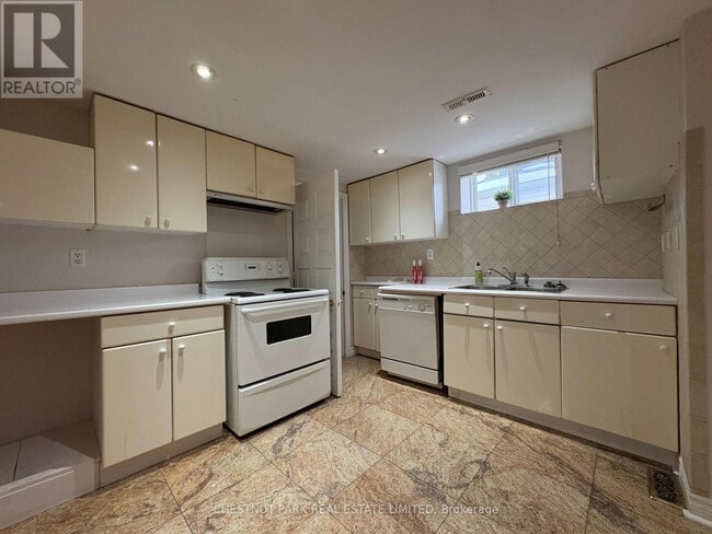 Photo - 93 Surrey Ave