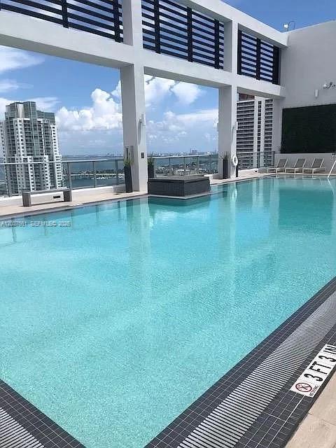 Photo - 151 SE 1st St Unidad 2405