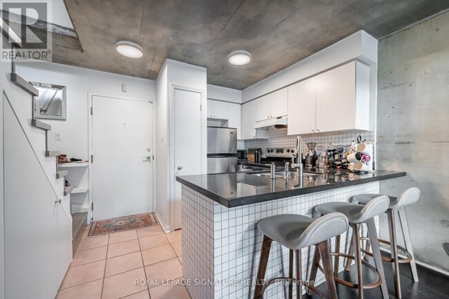 Photo - 954 King St W Unité 106