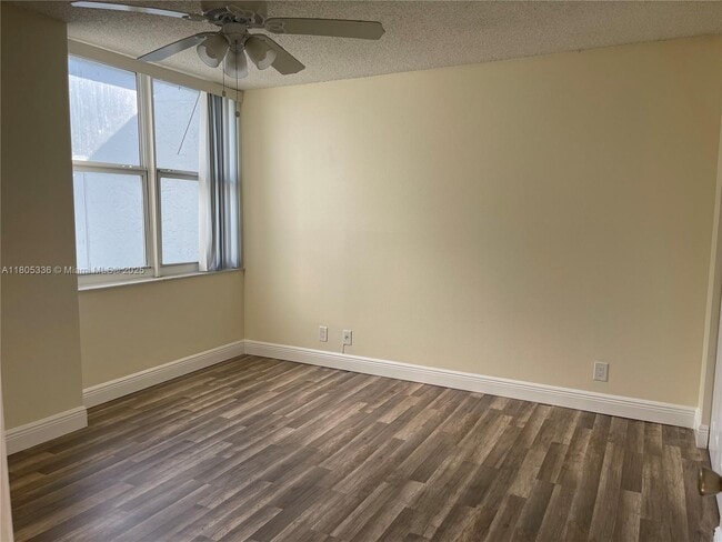 Photo - 9401 Evergreen Pl