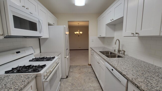 Photo - 300 Thames Pky Unit 2c