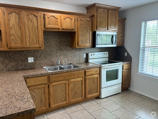 Building Photo - 1523 Oasis Ave Unit 1 Rental
