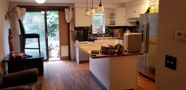 Building Photo - 3107 Riverside Dr Rental