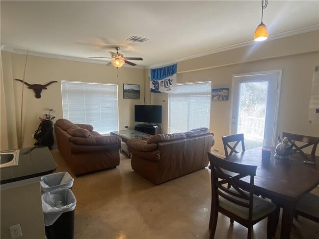 Photo - 910 W 25th St Unit 307
