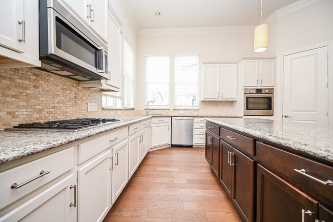 Building Photo - 9546 London Bridge Station