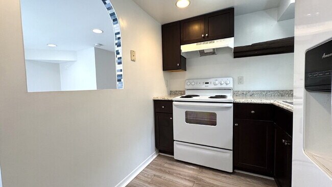 215 N Wild Olive Ave Unit 1