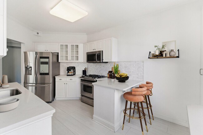 Photo - 30 CONSTITUTION Way Unidad 107