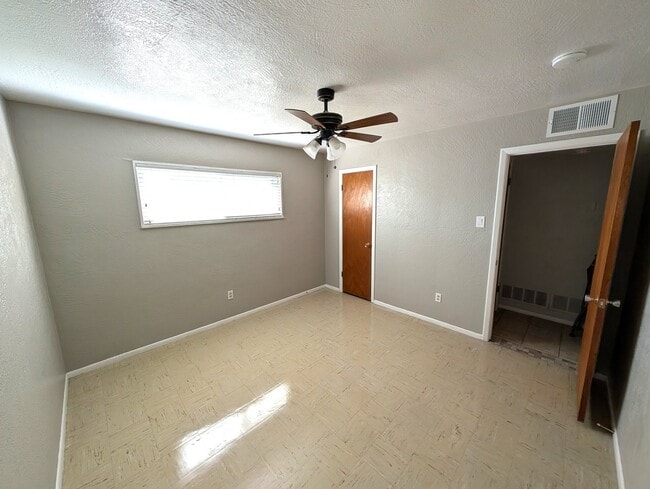 Photo - 10204 Candelaria Rd NE Unit 10204