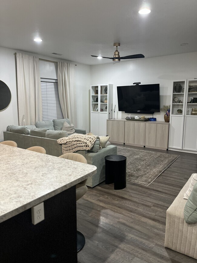 Photo - 934 Farnham Dr