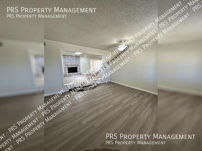 Photo - 711 N Oracle Cir