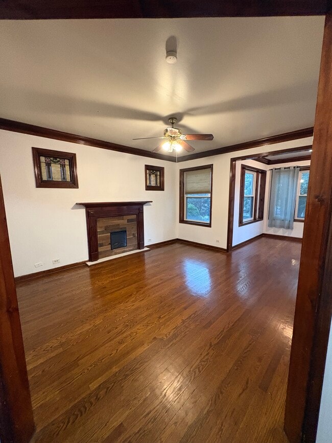 Living Room - 3041 W Leland Ave Unit 1