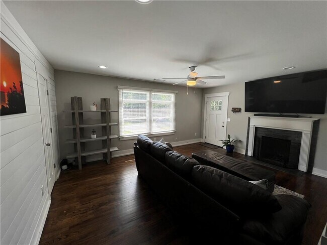 Photo - 1611 Wellswood Dr SE
