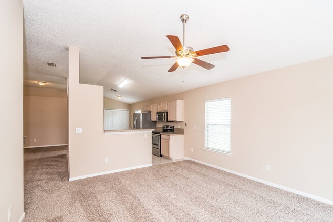 Photo - 1691 Northglen Cir