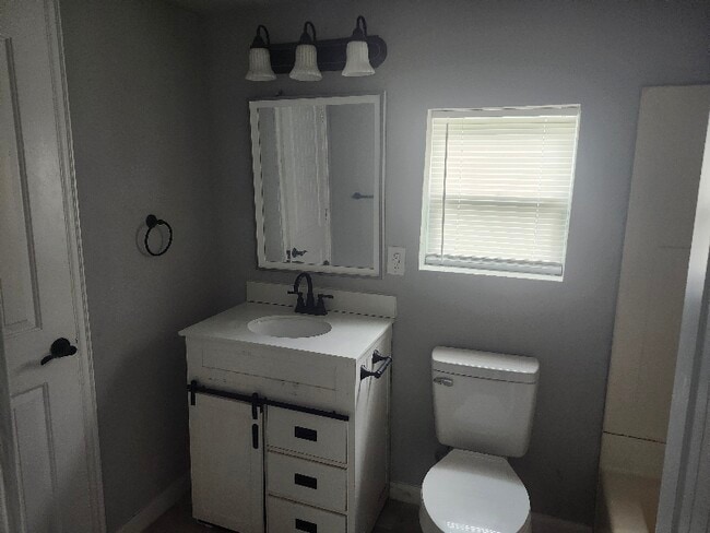 Photo - 714 E Lamar St