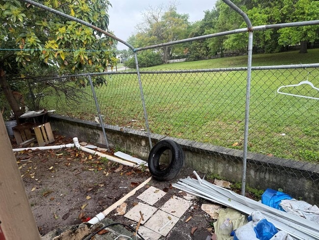 Photo - 6019 Hayes St